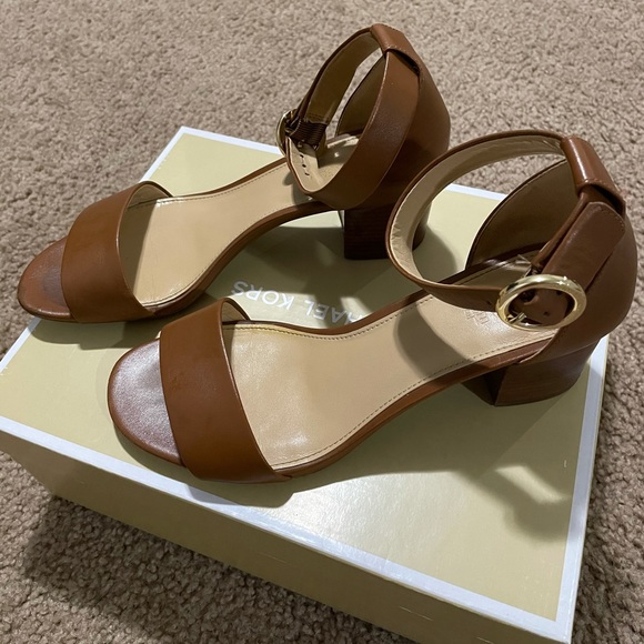 MK Shoes - Picture 2 of 5